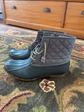 Sperry Quilted Lace-Up Duck Boots in Gray and Black